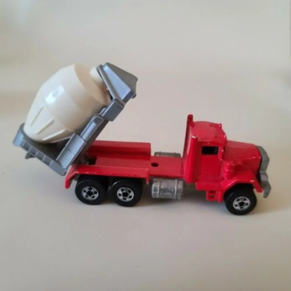Vintage 1979 Hot Wheels Peterbilt Red Cement Mixer Truck